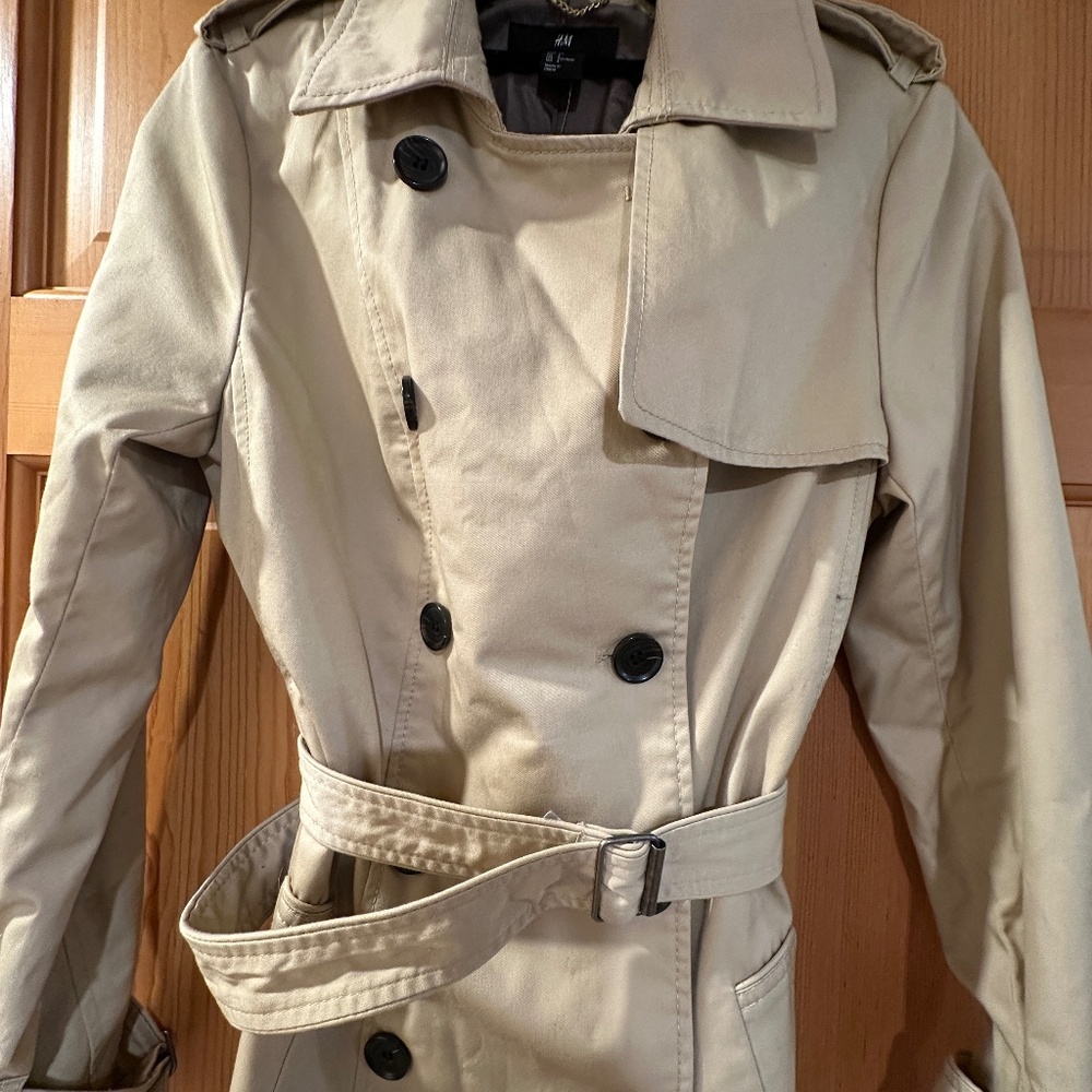 H&M Water-Repellent Raincoat – Size 4 – New with Tags